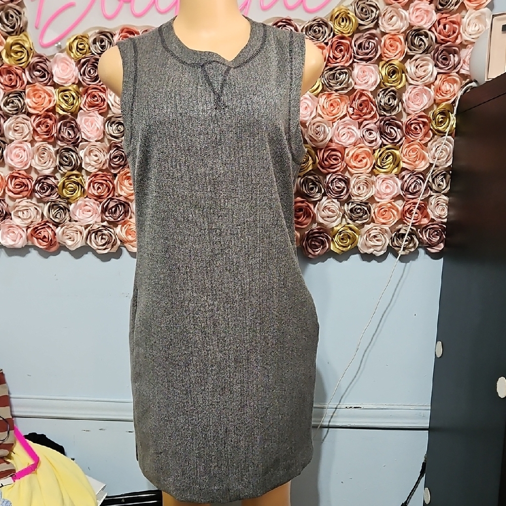 Banana Republic Sleeveless Gray Knit Shift Dress